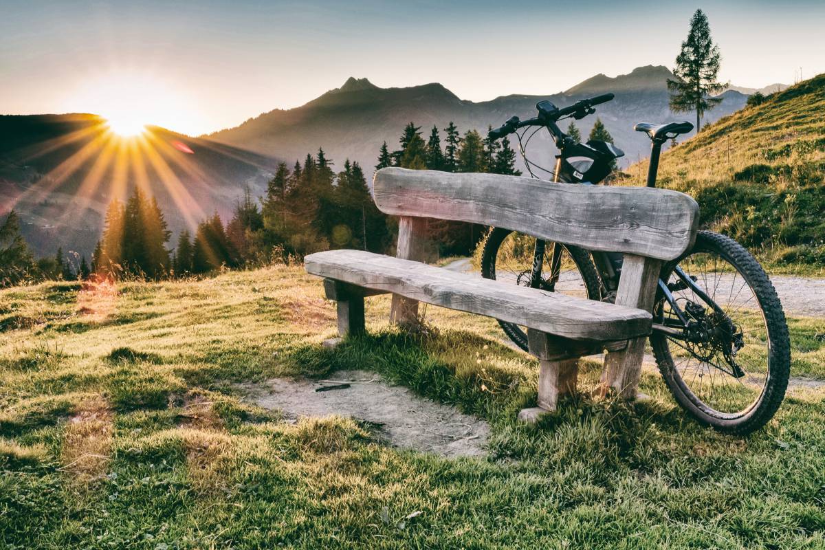 Sonnenaufgang mit Fahrrad in Großarl
